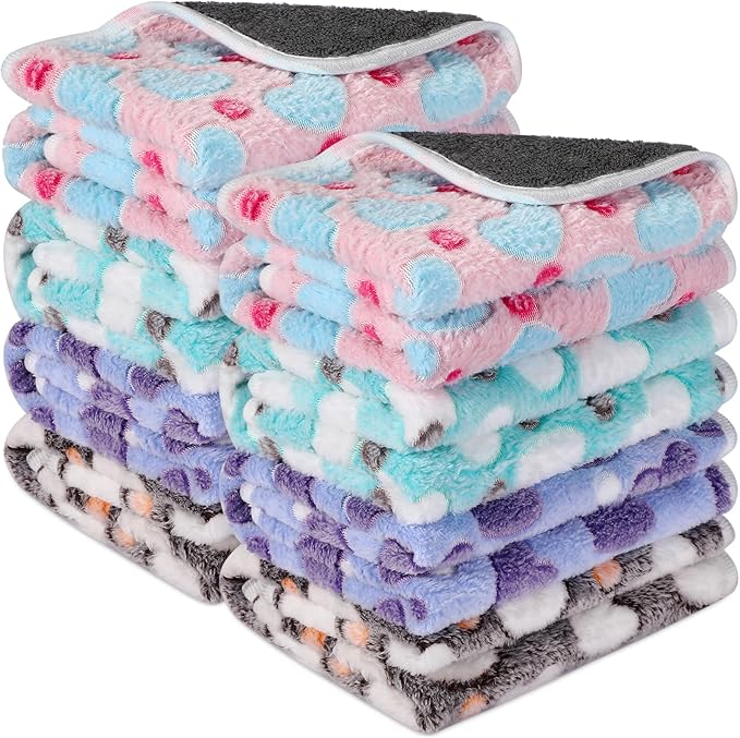 Tudomro 8 Pcs Guinea Pig Blankets Absorbent Washable Animal Fleece Bedding Cage Liners Waterproof Reusable Pet Pee Sleep Mat Pad Cover for Chinchilla Hamster Ferret(Heart,16 x 24 Inch)